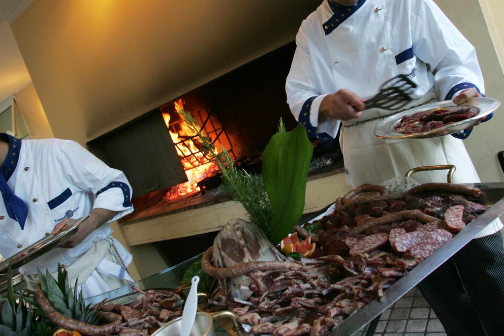 Grand Hotel Trieste & Victoria Абано Терме Екстериор снимка Brazilian barbecue