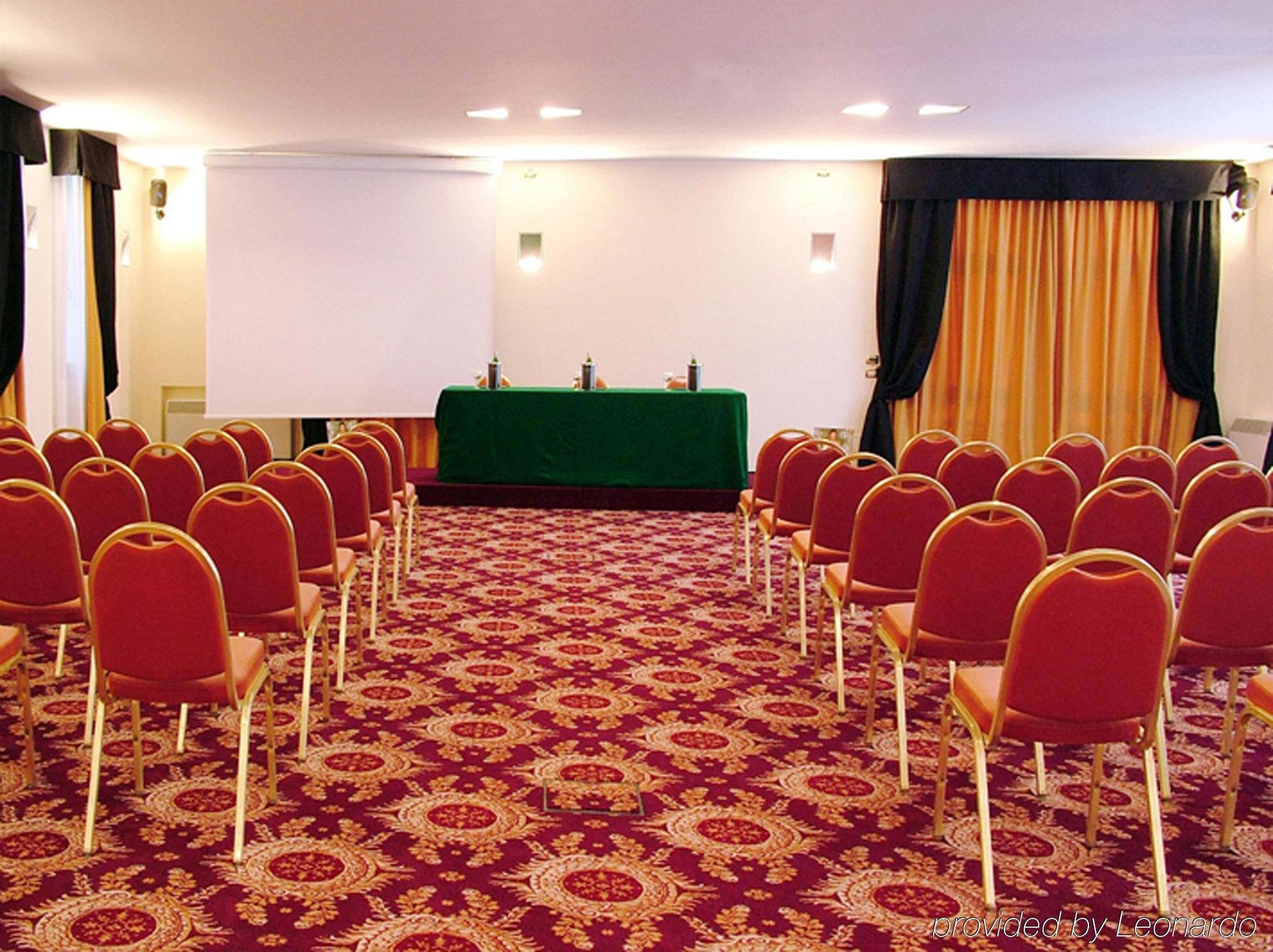 Grand Hotel Trieste & Victoria Абано Терме Съоръжения снимка The conference room