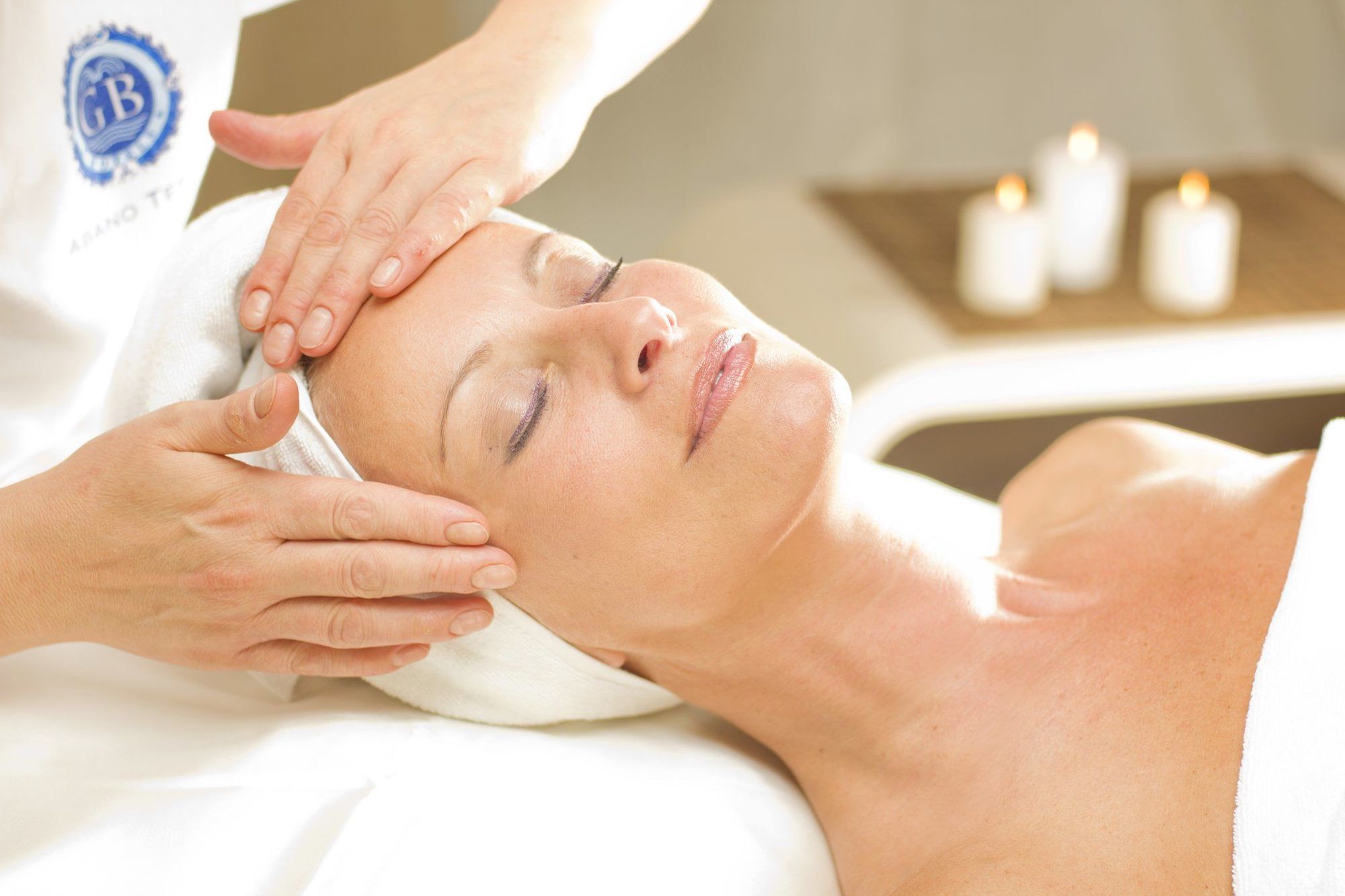 Grand Hotel Trieste & Victoria Абано Терме Екстериор снимка A woman receiving a facial treatment