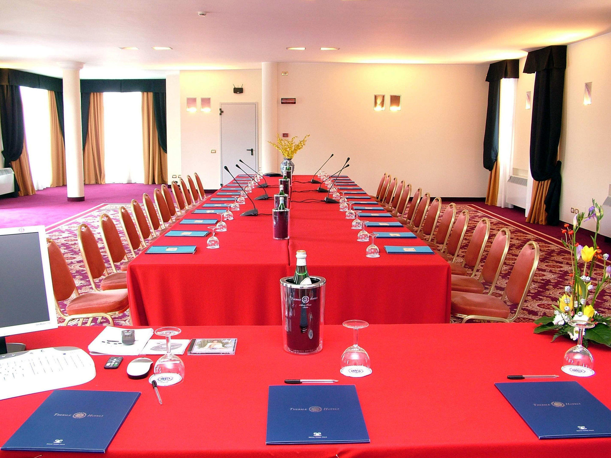 Grand Hotel Trieste & Victoria Абано Терме Съоръжения снимка The conference room