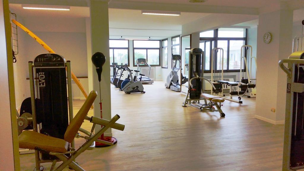 Grand Hotel Trieste & Victoria Абано Терме Екстериор снимка The gym at the University of Roehampton