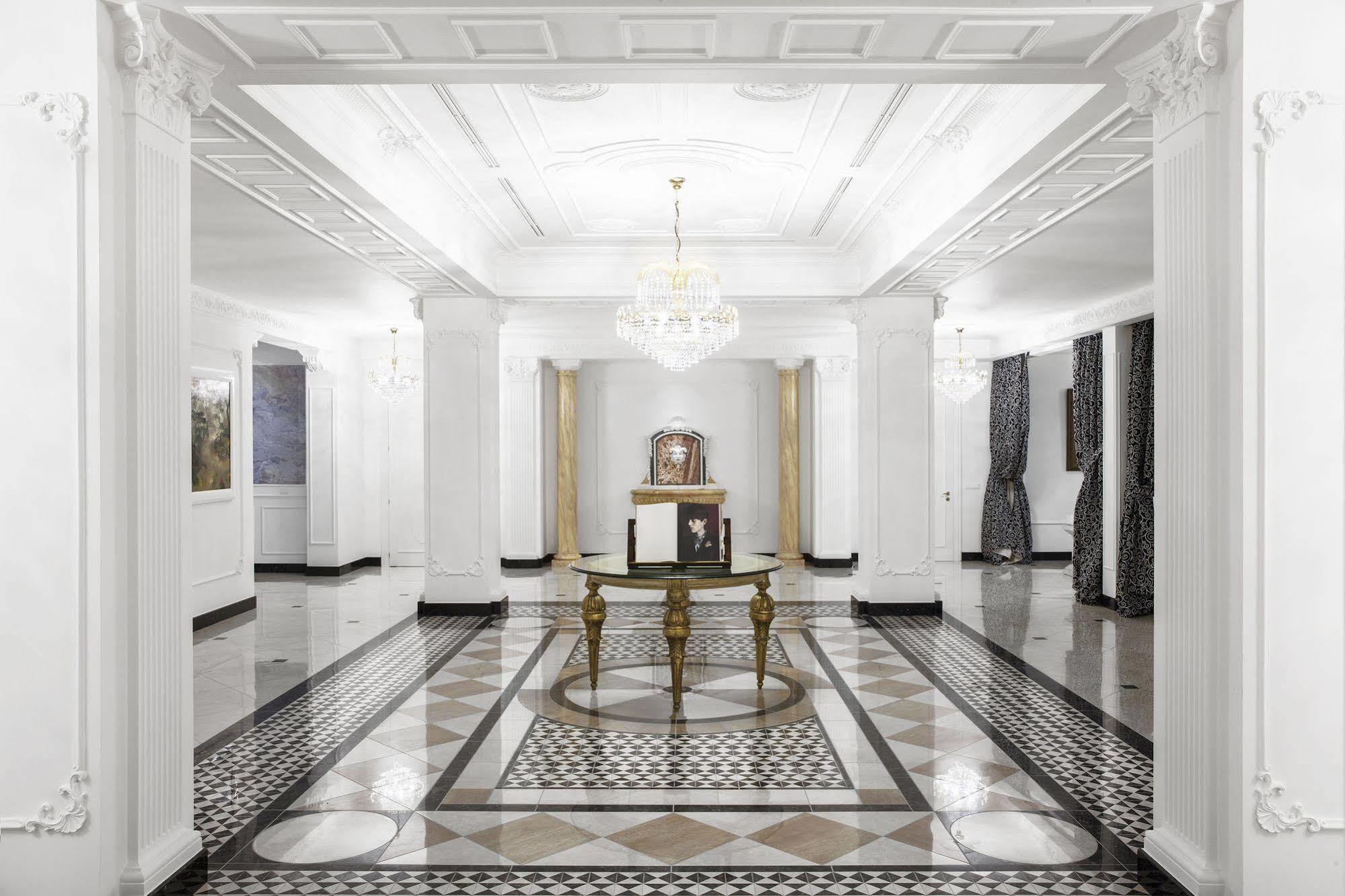 Grand Hotel Trieste & Victoria Абано Терме Екстериор снимка The lobby of the hotel